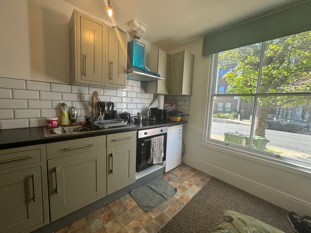 Studio to rent in Buckingham Street, Aylesbury HP20, £1,000 pcm Zoopla