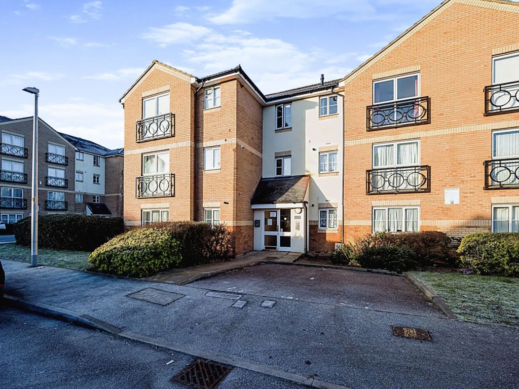 3 bed flat for sale in Friars Close, Ilford IG1 Zoopla
