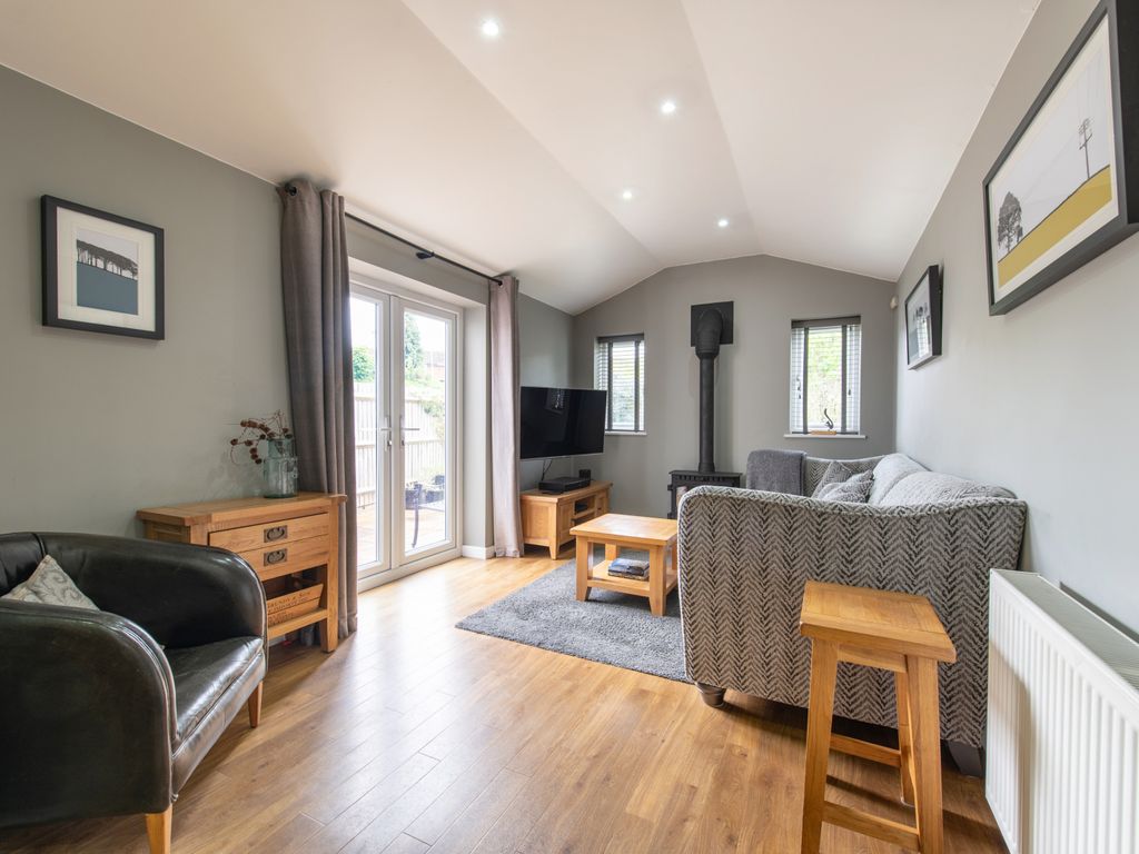 3 bed semidetached house for sale in Patrixbourne Avenue, Twydall