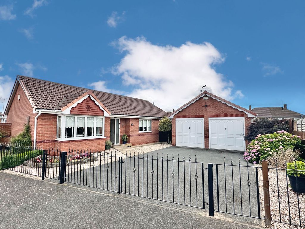 3 bed detached bungalow for sale in Allington Drive, Mansfield NG19