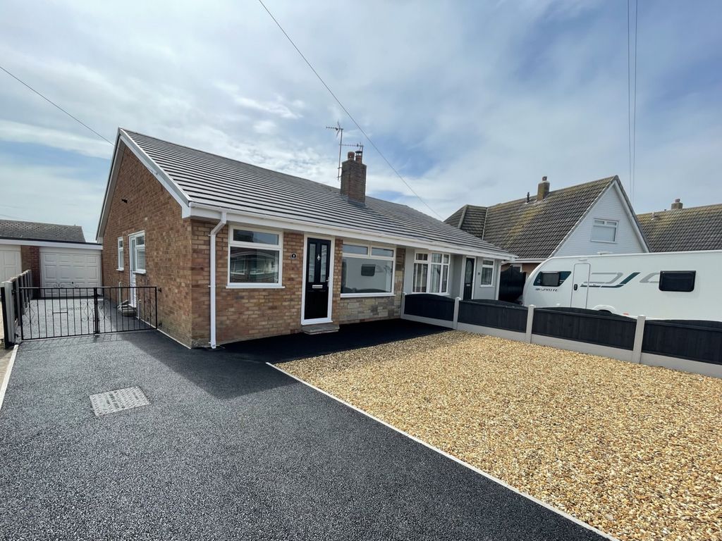 2 bed bungalow for sale in Pike Court, Fleetwood FY7, £200,000 Zoopla