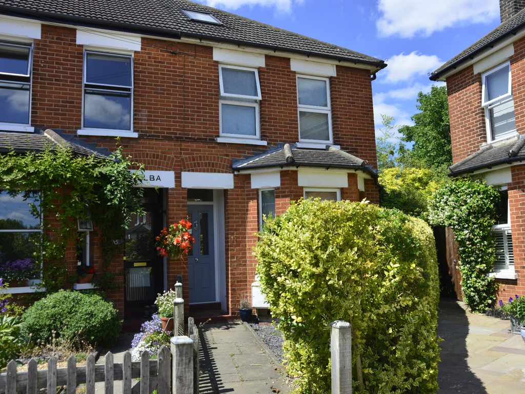 3 bed semidetached house for sale in Caxton Gardens, Guildford GU2