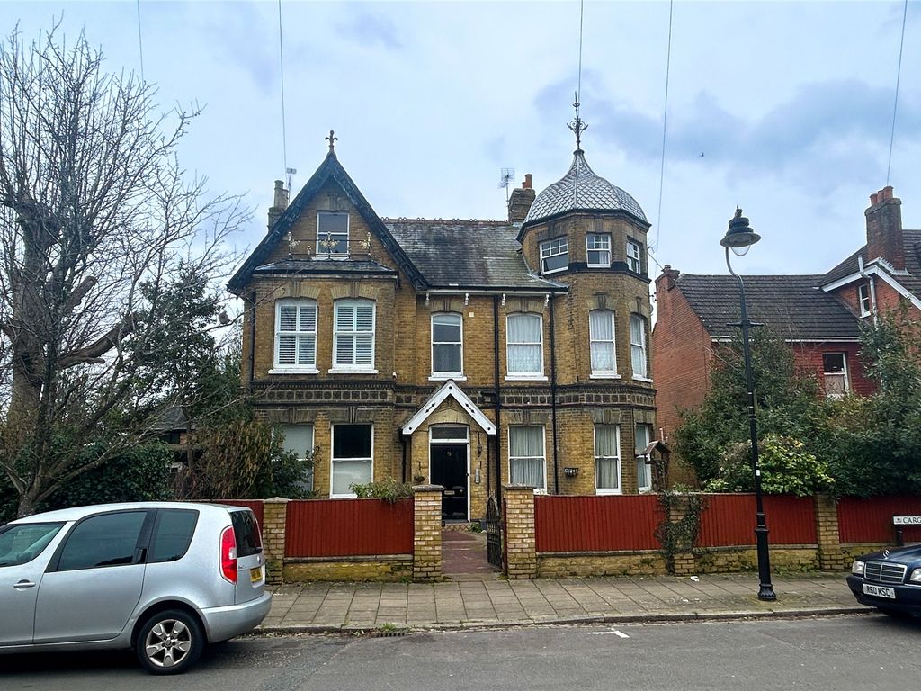 1 bed flat for sale in Cargate Avenue, Aldershot, Hampshire GU11, £215,000 Zoopla