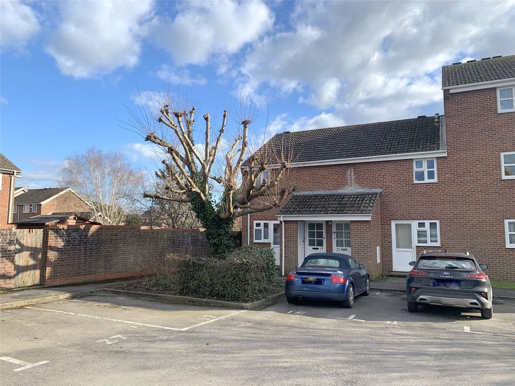 1 bed flat for sale in Caernarvon Road, Chichester, West Sussex PO19