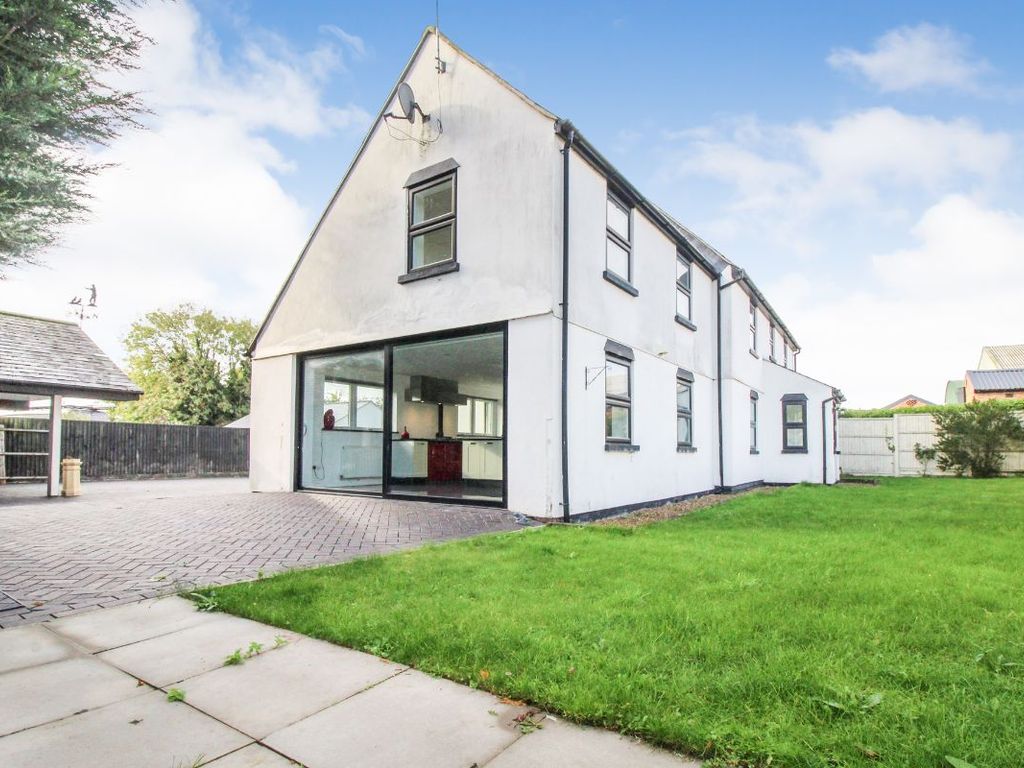 4 bed detached house to rent in Wootton Road, Kempston, Bedford MK43, £