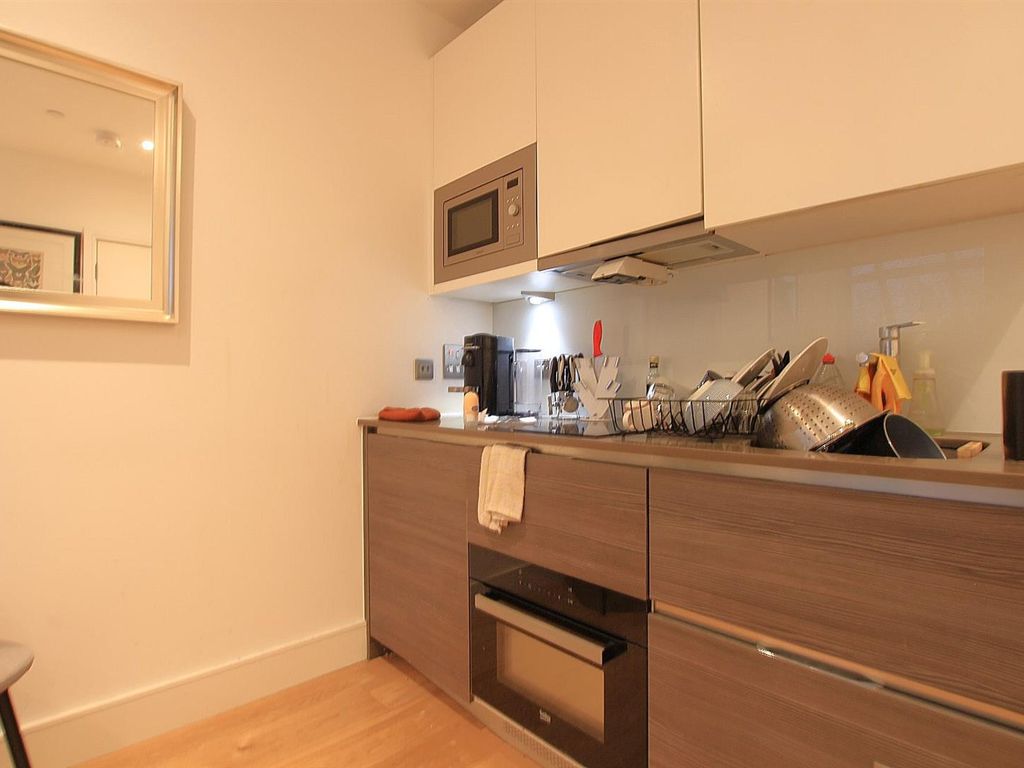 Studio to rent in Trinity Square, Staines Road, Hounslow TW3, £1,250