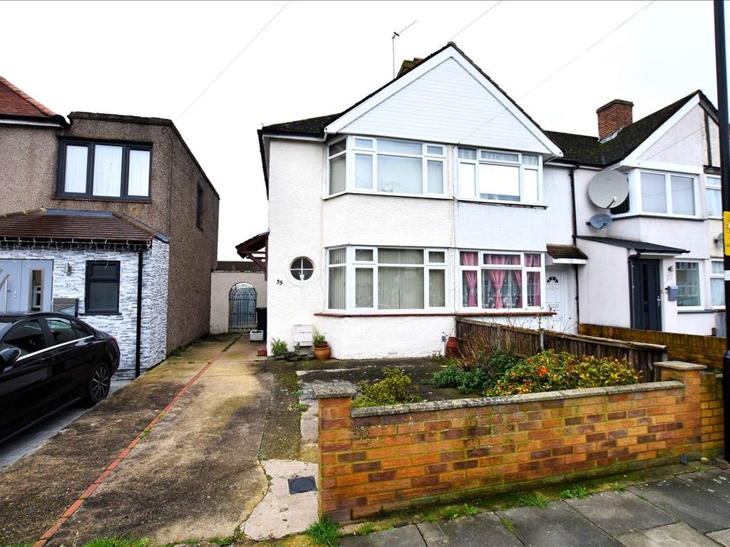 2 bed end terrace house for sale in Granville Avenue, Feltham