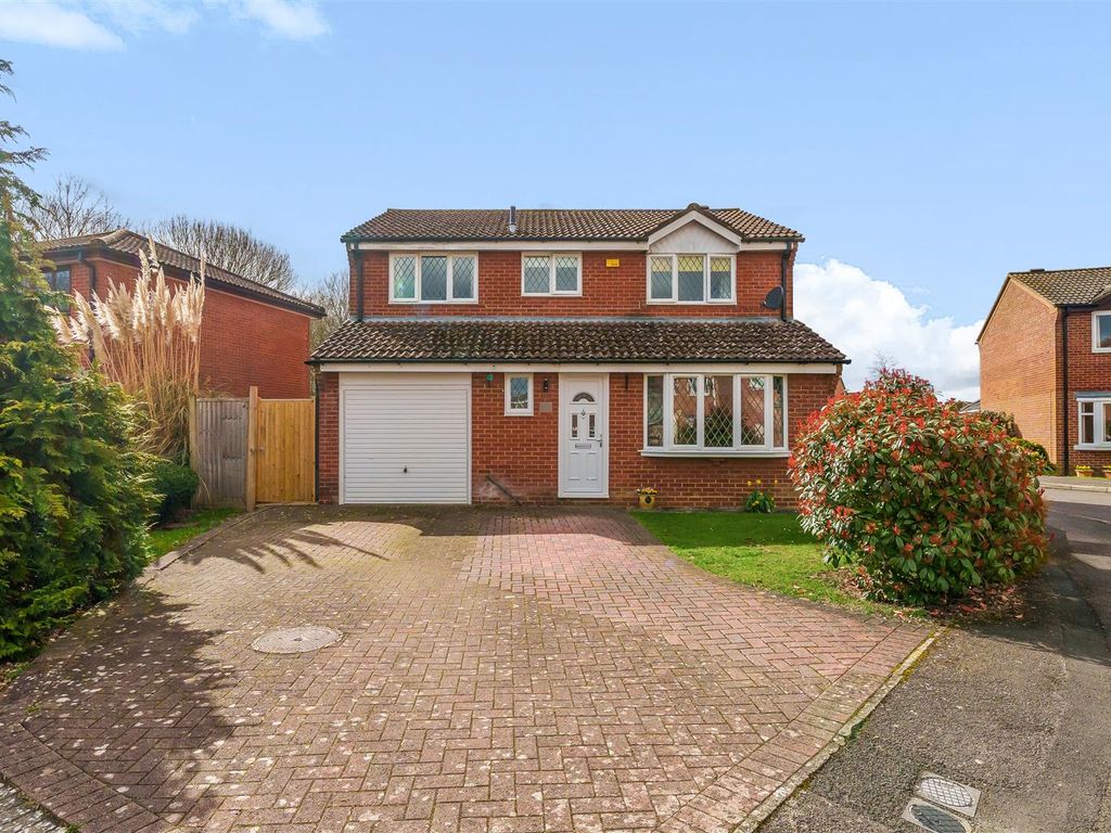 4 bed detached house for sale in St. Athan Close, Bowerhill, Melksham