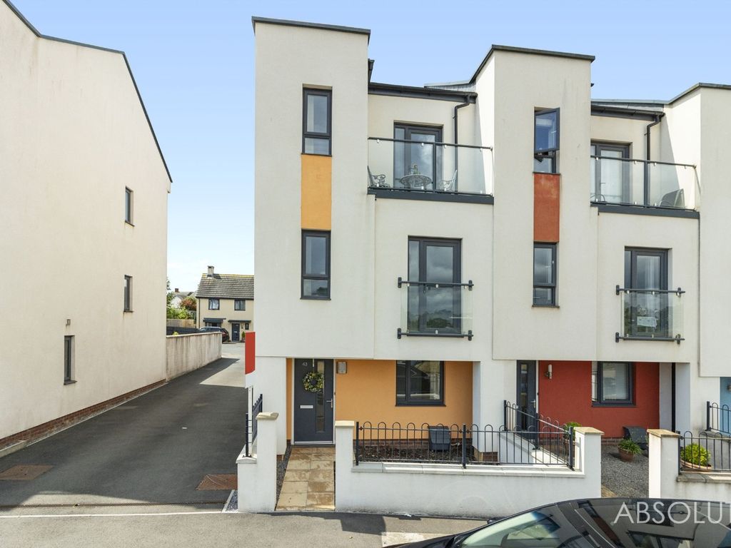 4 bed end terrace house for sale in White Rock Way, Paignton TQ4 Zoopla