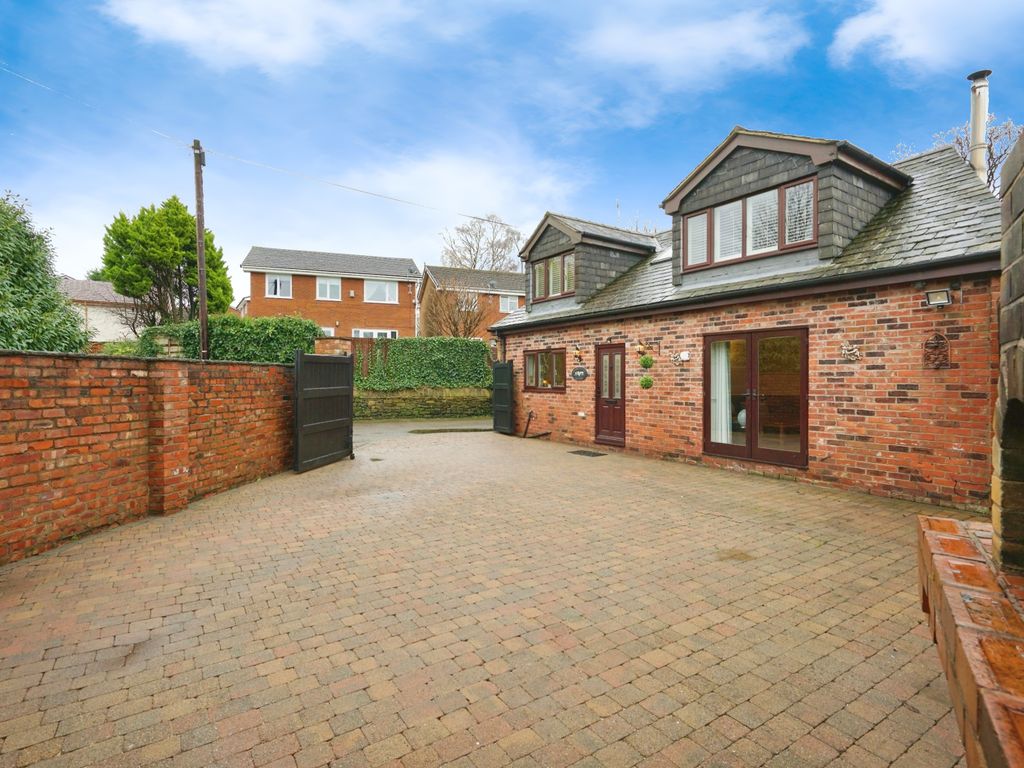 3 bed detached house for sale in Lower Goodwin Fold, Bolton BL2, £