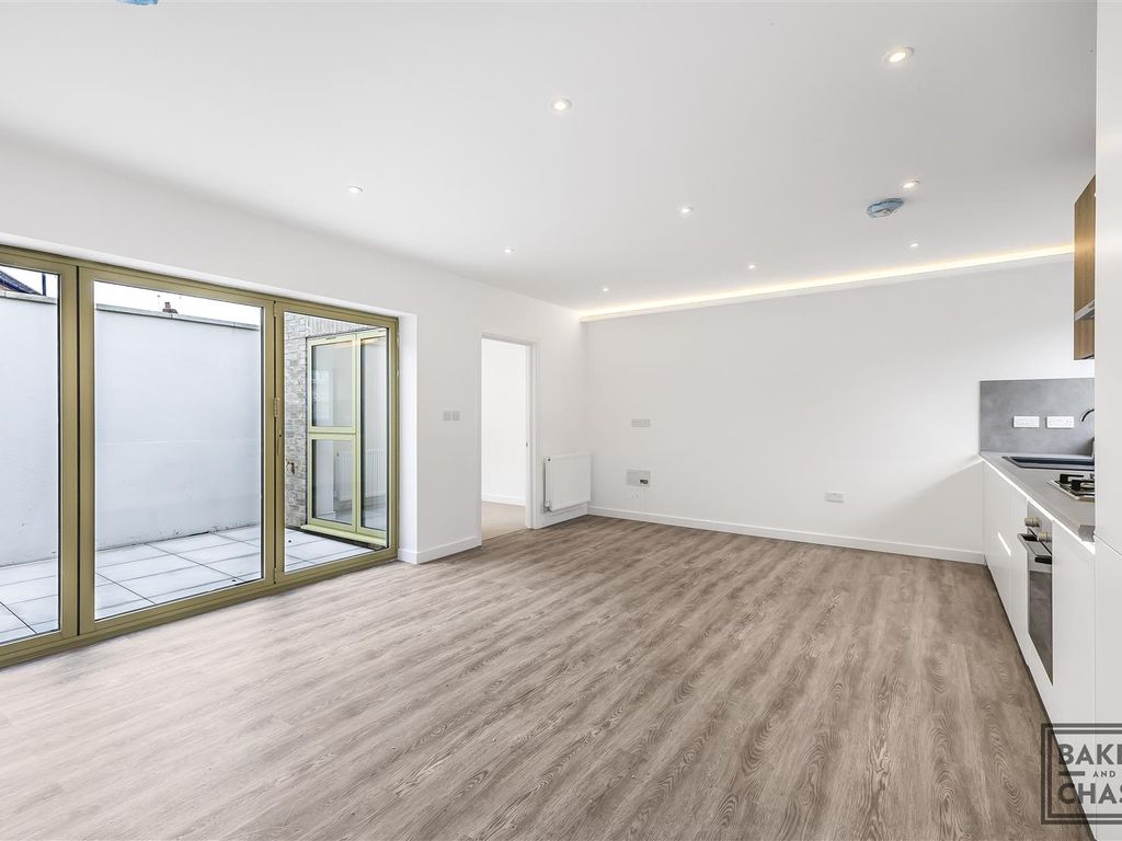 1 bed mews house for sale in Brook Mews, Palmers Green, London N13, £435,000 Zoopla