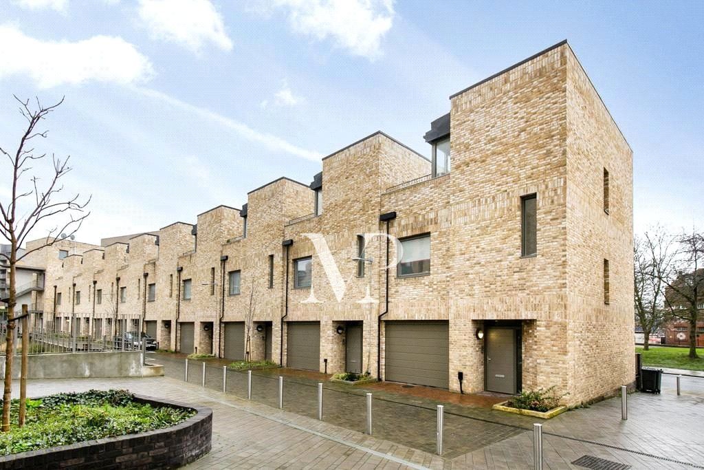3 bed detached house to rent in Orchid Mews, Stonebridge, London NW10