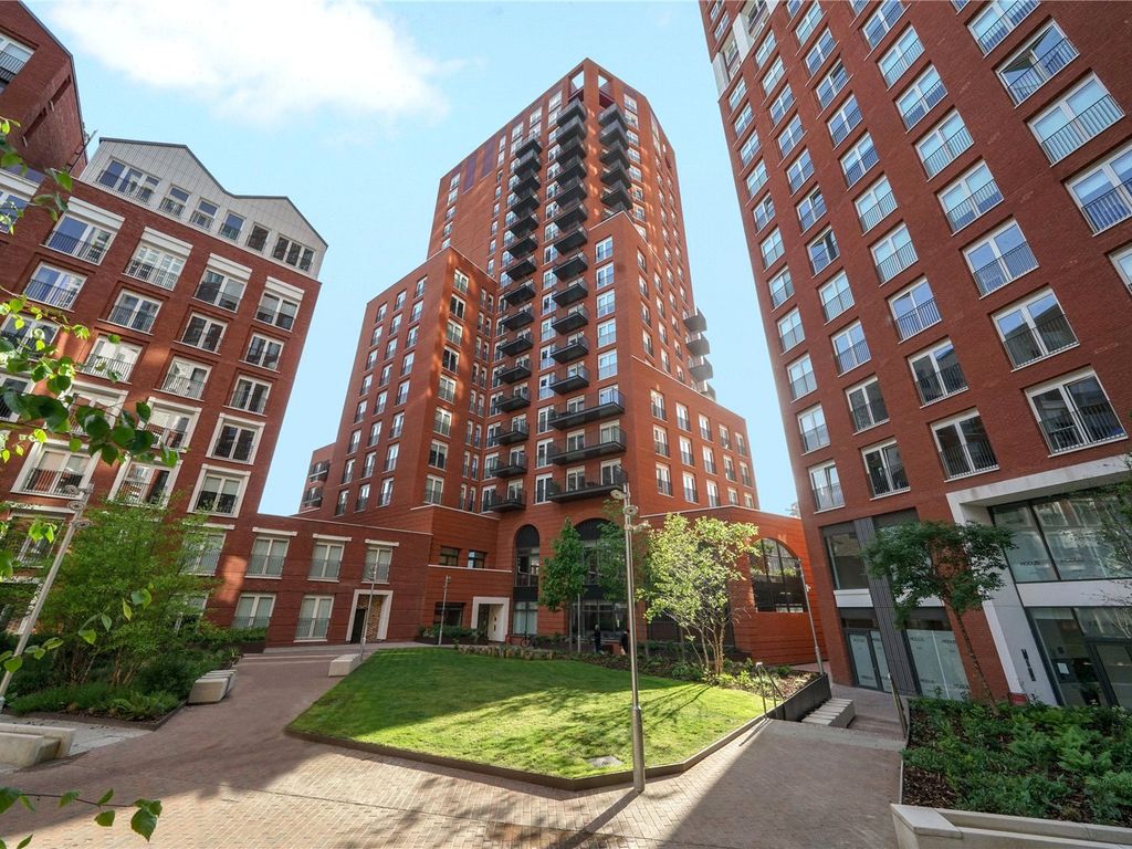 7A Exchange Gardens, London SW8  