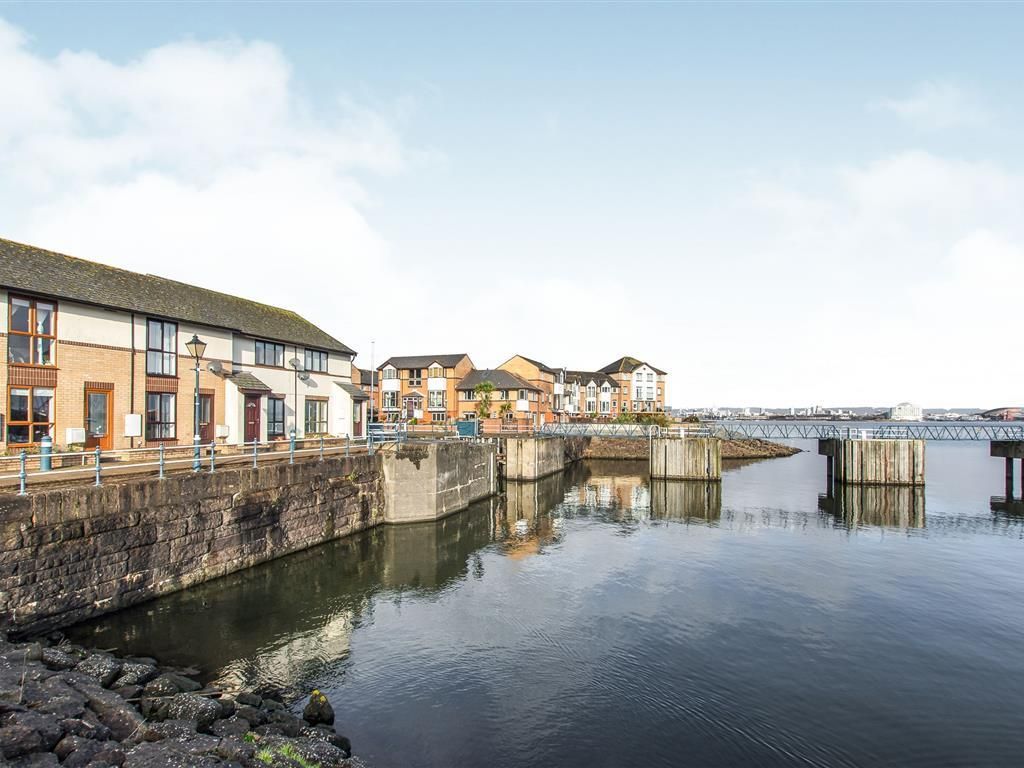 2 bed property to rent in Custom House Place, Penarth Marina, Penarth