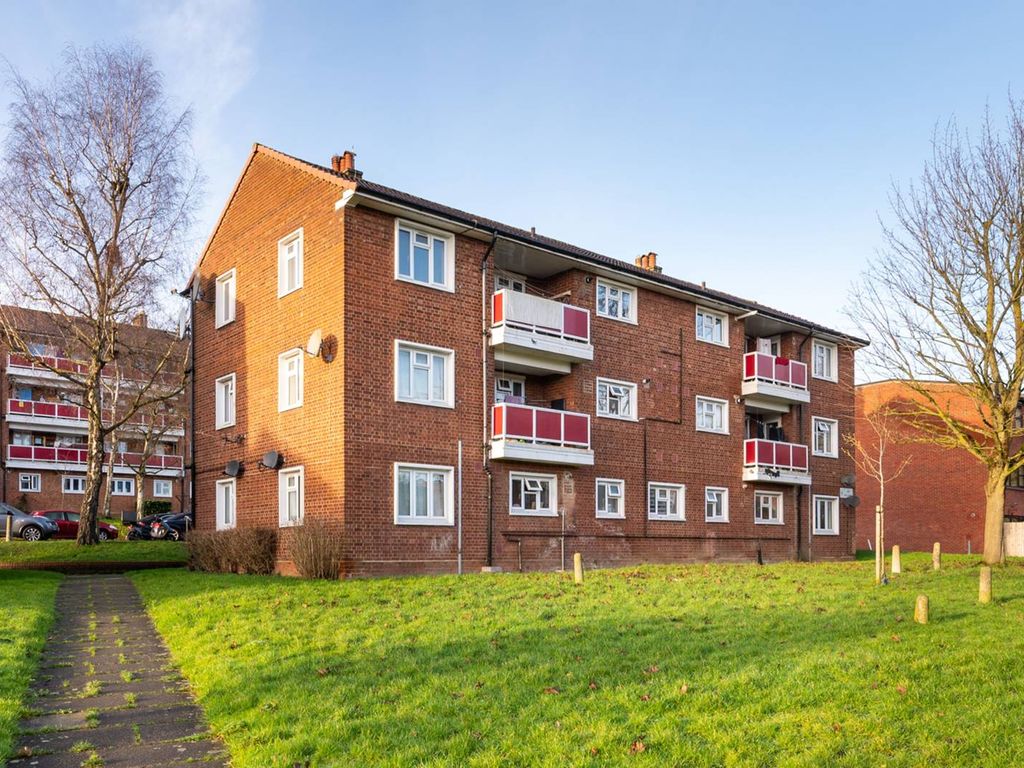 2 bed flat for sale in Kings Drive, Wembley Park, Wembley HA9, £350,000