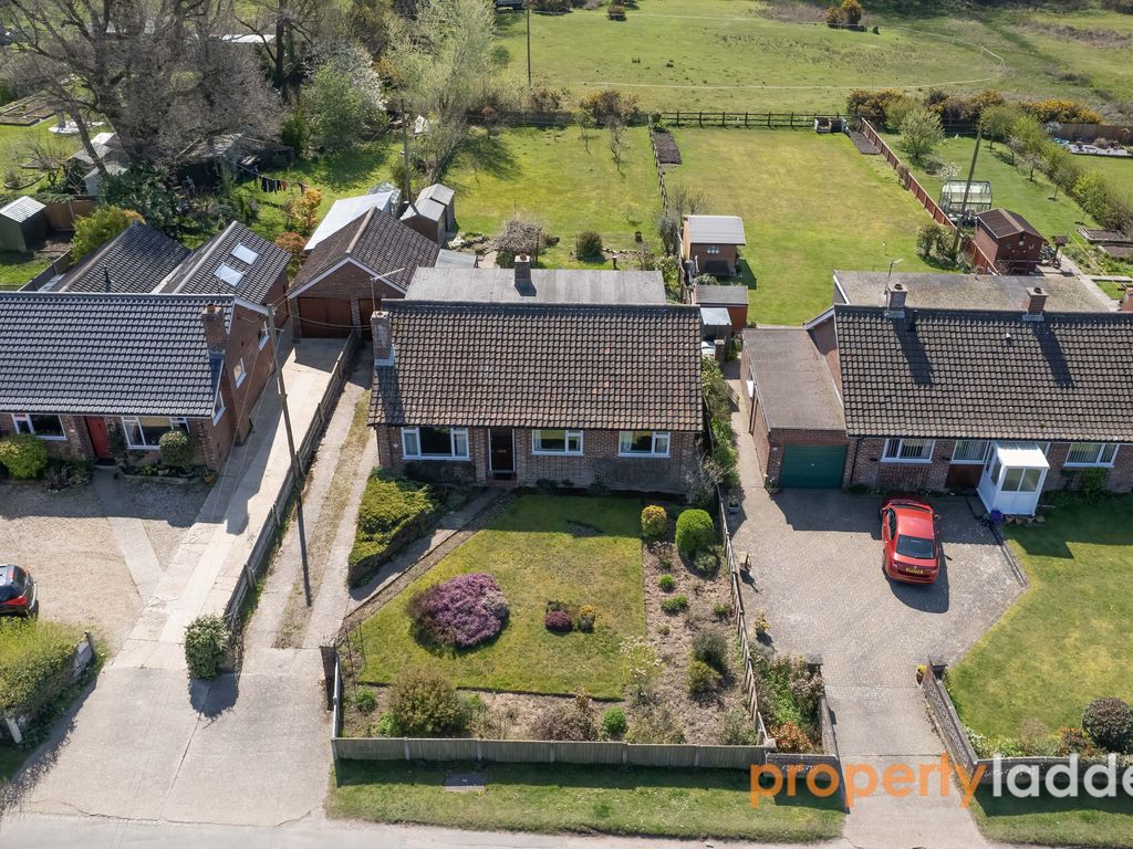 3 bed property for sale in Chapel Road, Hainford, Norwich NR10, £