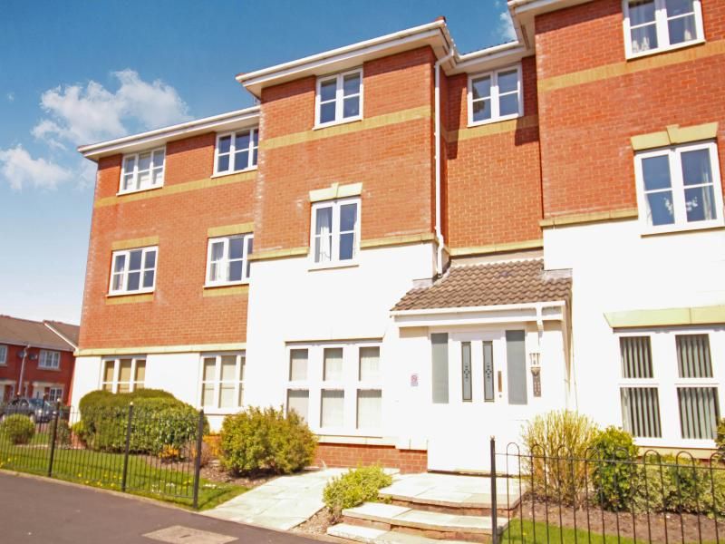 2 bed flat to rent in Mount Pleasant Avenue, St. Helens, Merseyside WA9, £650 pcm Zoopla