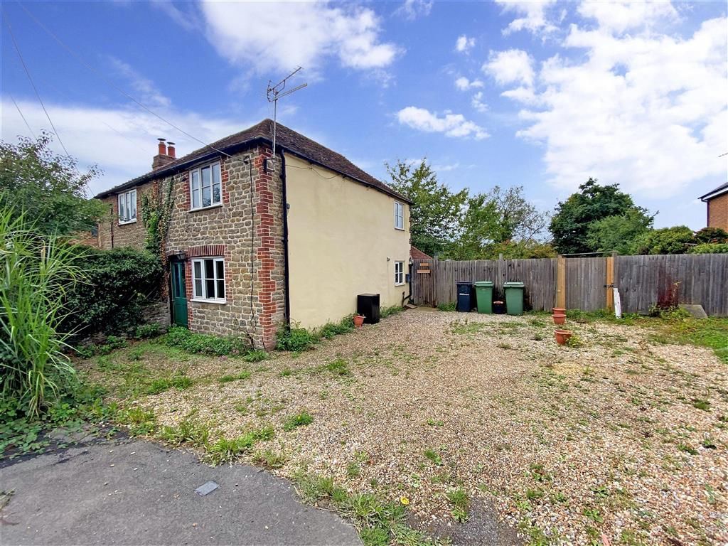 2 bed cottage for sale in Maidstone Road, Headcorn, Kent TN27 Zoopla