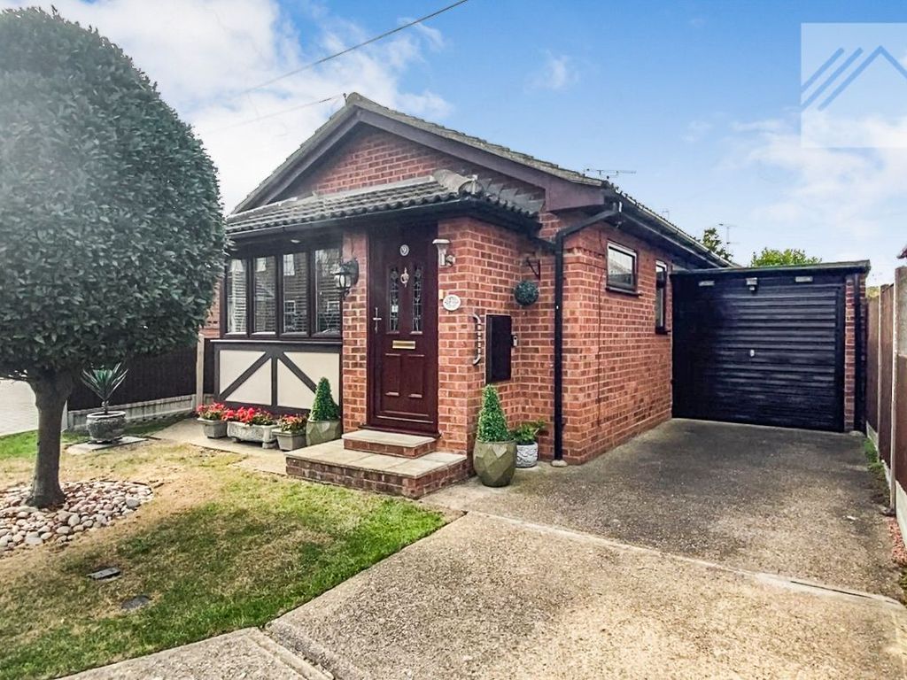 Lilac Avenue, Canvey Island SS8  