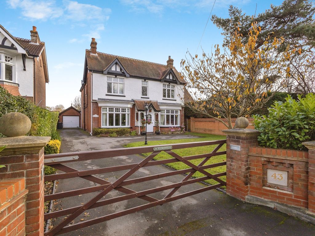 4 bed detached house for sale in Langstone Road, Langstone, Havant