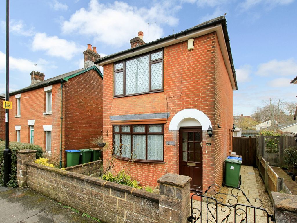 2 bed detached house for sale in Brook Road, Bitterne Village SO18, £