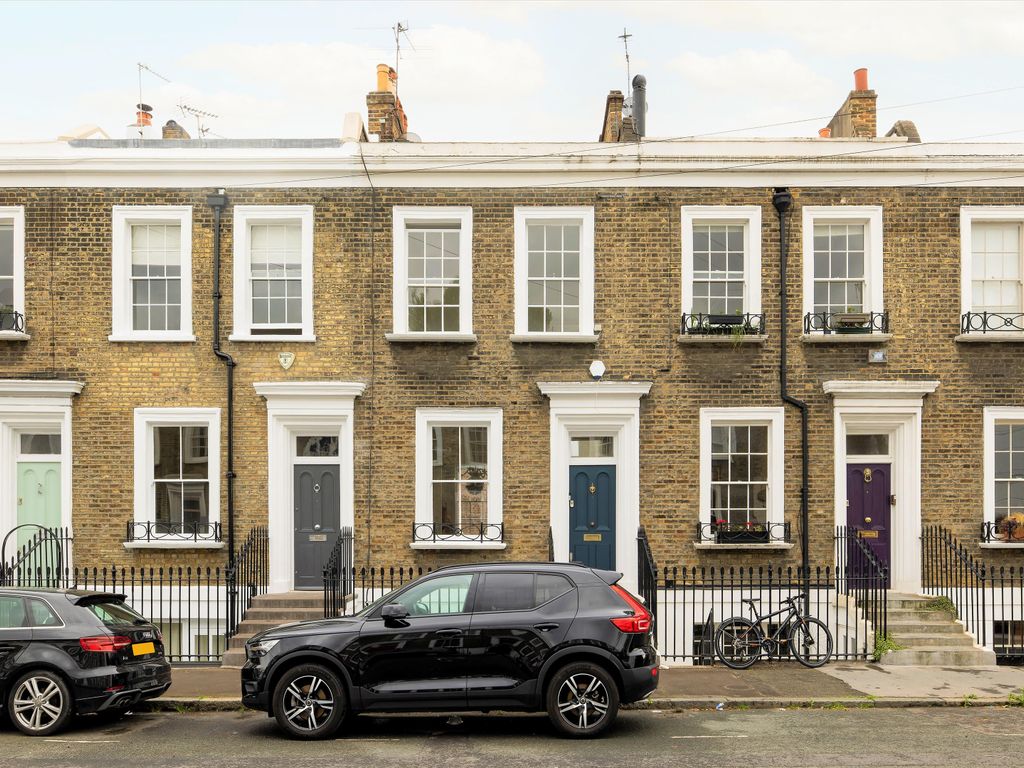 3 bed terraced house for sale in Arlington Avenue, London N1, £