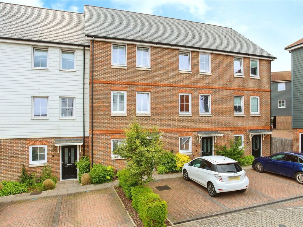 4 bed terraced house for sale in Woodland Road, Dunton Green, Sevenoaks