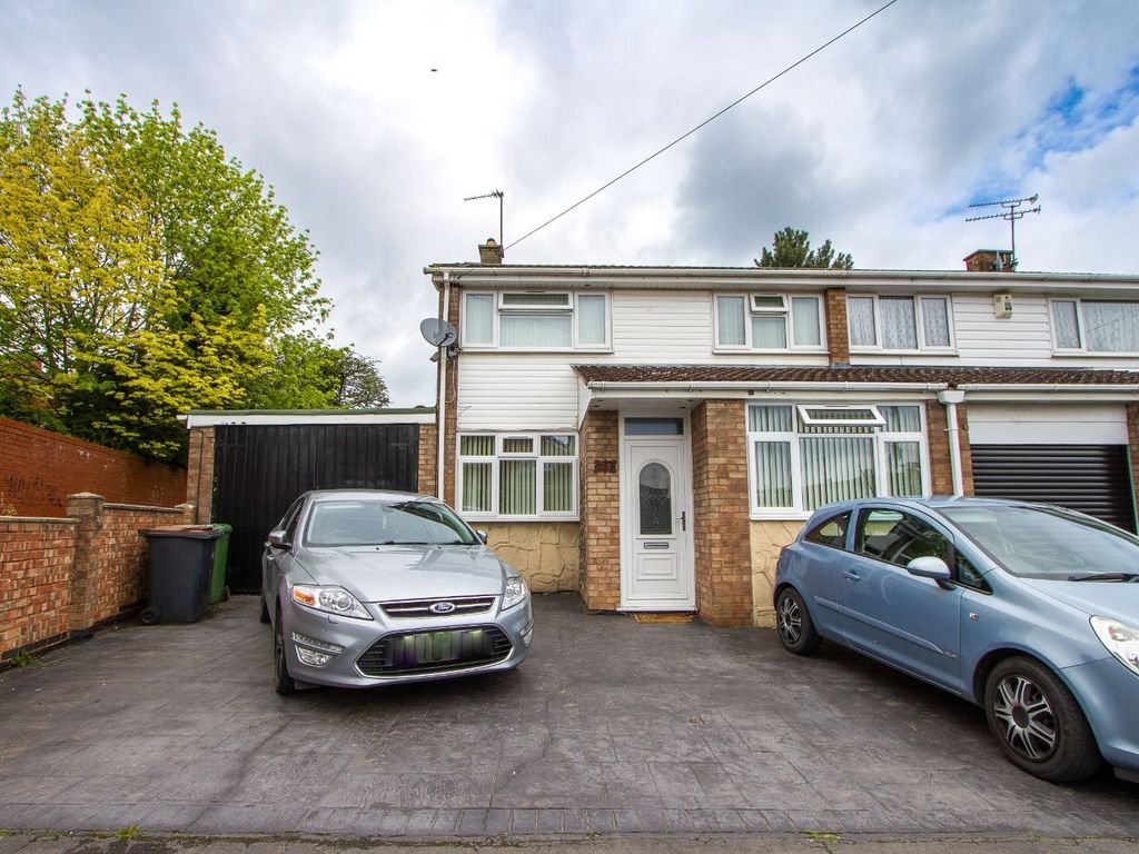 3 bed semidetached house for sale in Maple Avenue, Exhall, Coventry