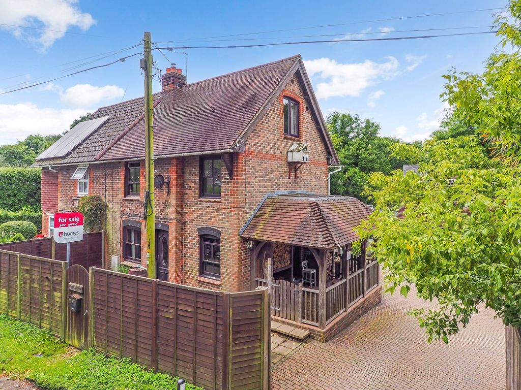 4 bed semidetached house for sale in Steep Marsh, Petersfield