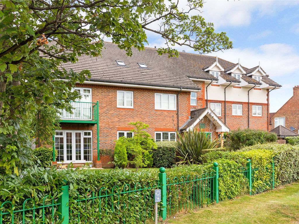 2 bed flat for sale in Hanover Court, 432 Uxbridge Road, Pinner, Middlesex HA5 Zoopla
