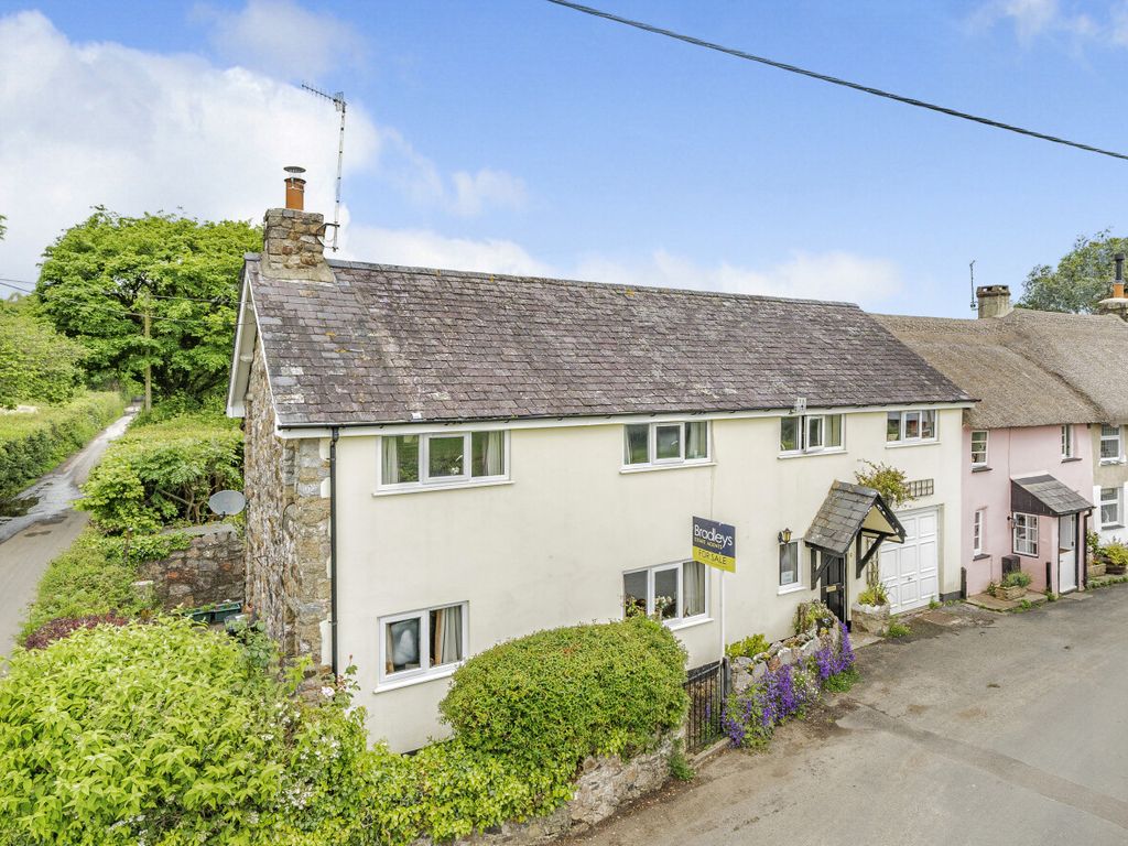 4 bed end terrace house for sale in Halford, Liverton, Devon TQ12, £