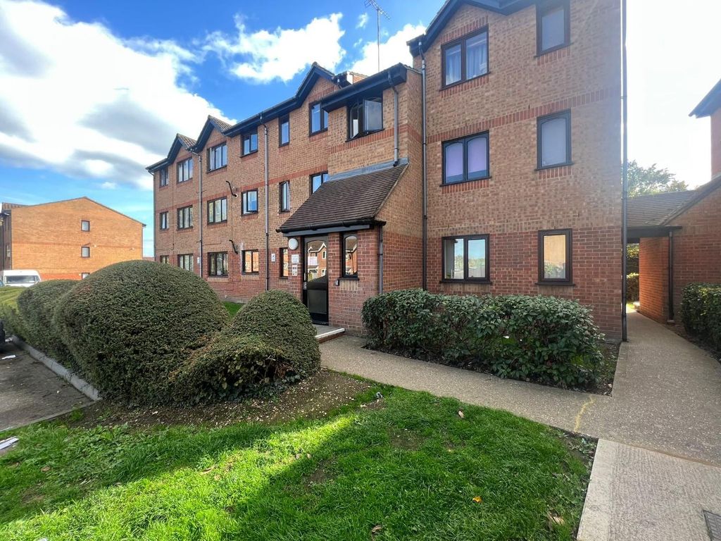 1 bed flat for sale in Larmans Road, Enfield EN3 Zoopla