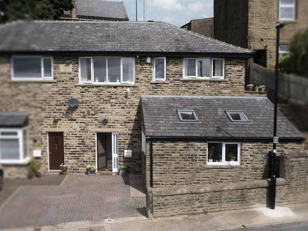 3 bed semidetached house for sale in Cliffe Hill Lane, Warley, Halifax