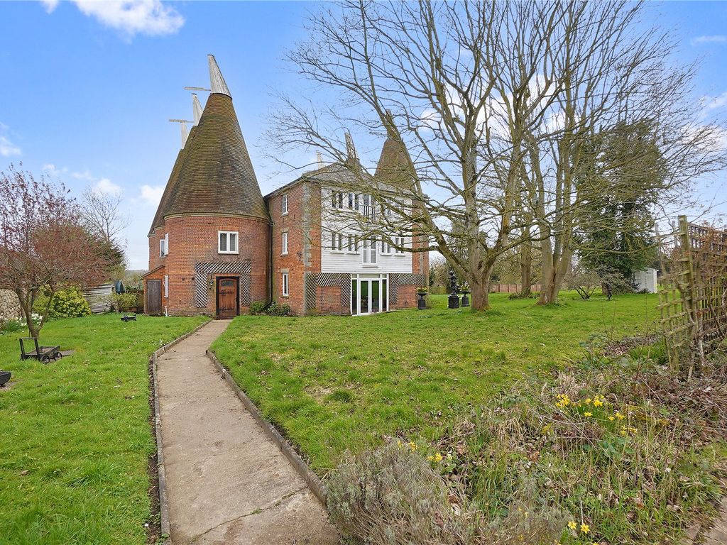 5 bed semidetached house for sale in Bull Oast, East Street, Hunton
