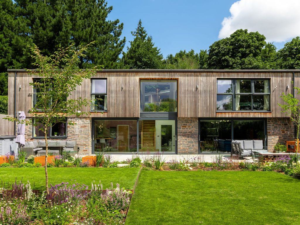 4 bed detached house for sale in Exeter Road, Crediton EX17, £950,000