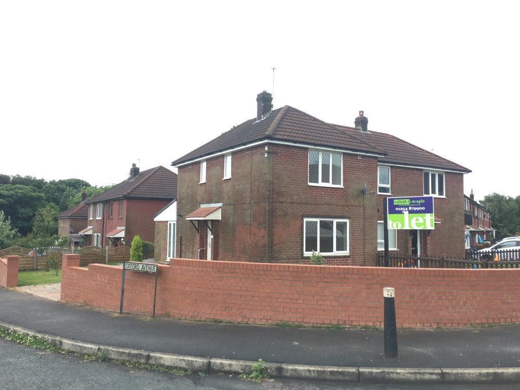 2 bed semidetached house to rent in Oxford Avenue, Clayton Le Moors