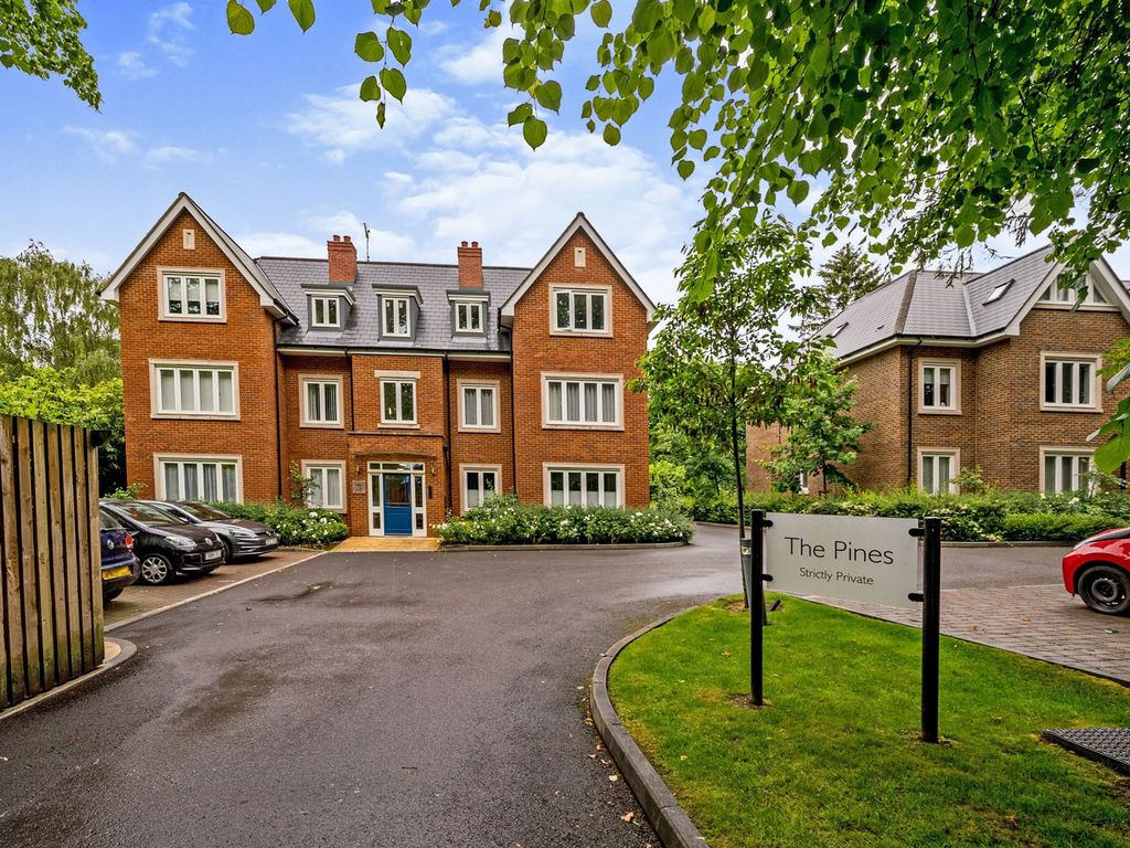 2 bed flat for sale in Amersham Road, High HP13, £350,000 Zoopla
