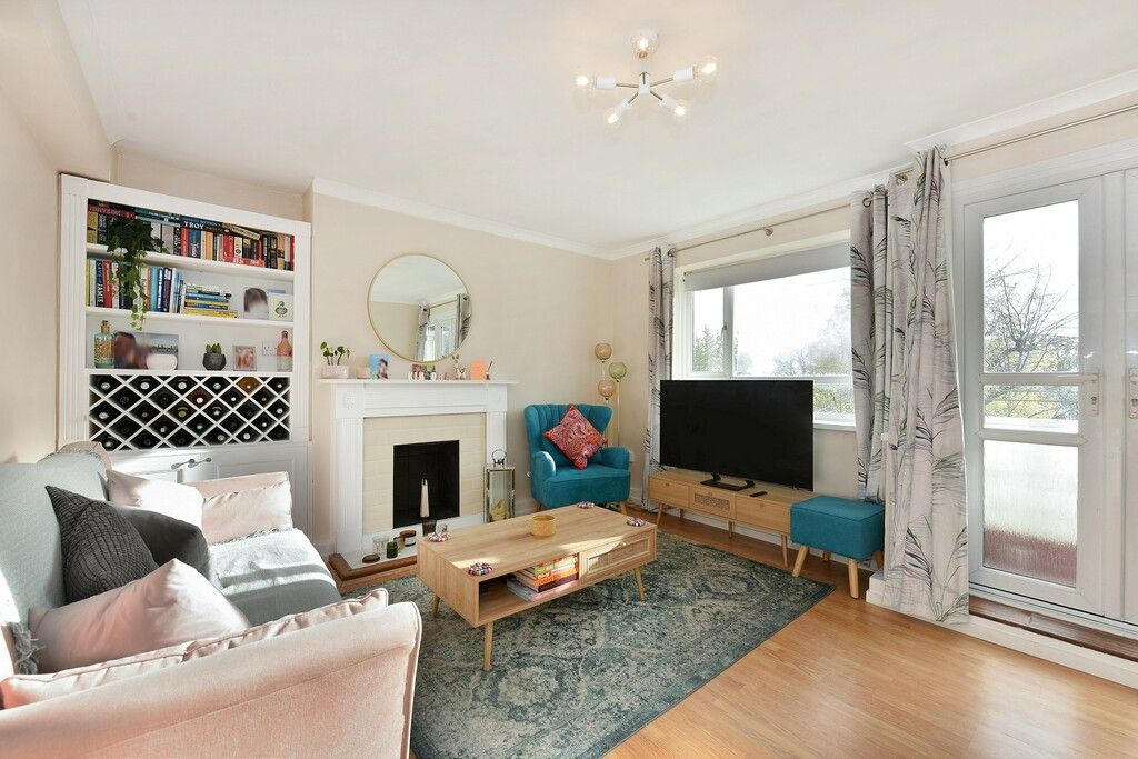 3 bed flat to rent in Esher Gardens, Southfields SW19, £2,448 pcm Zoopla