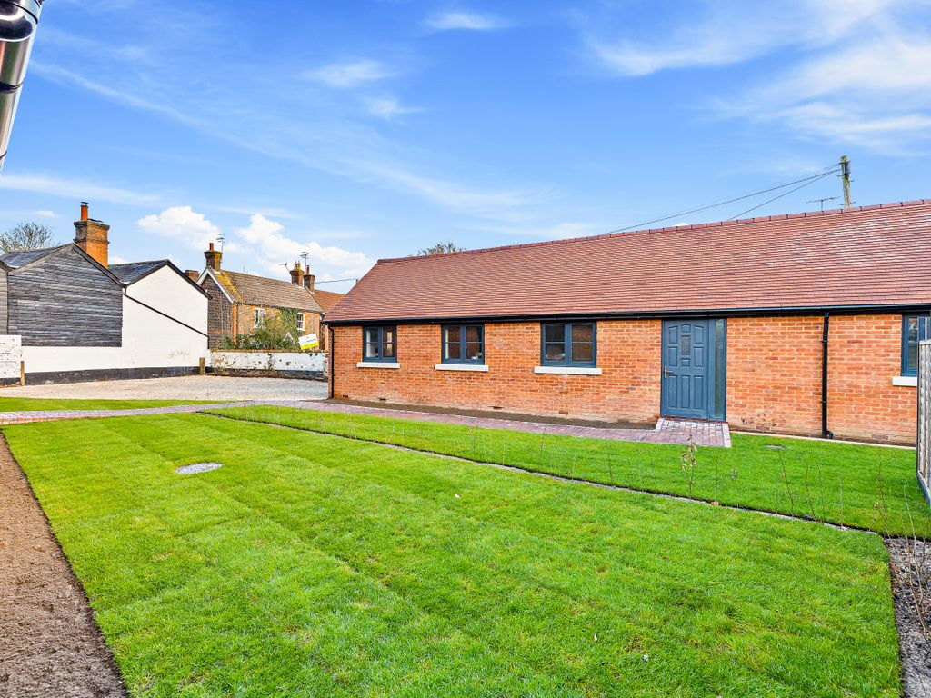 2 bed detached bungalow to rent in Ref Pp Rosemary Lane, Charlwood