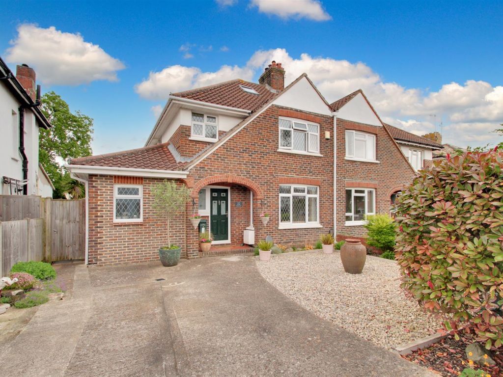 3 bed semidetached house for sale in Lavington Road, Broadwater