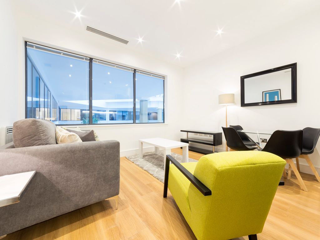 1 bed flat to rent in Atria House, 219 Bath Road, Slough, London SL1, £