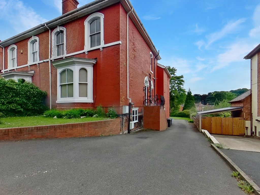 1 bed flat to rent in Ashby Road, BurtonOnTrent, Staffordshire DE15