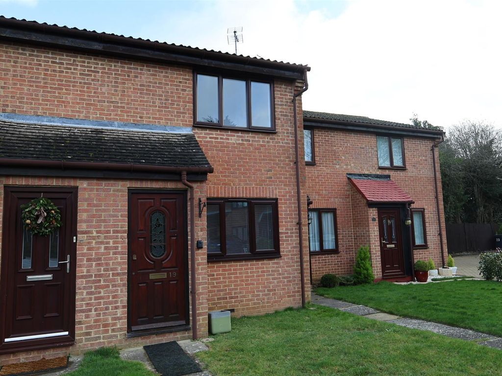 2 bed terraced house to rent in The Briars, West Kingsdown, Sevenoaks