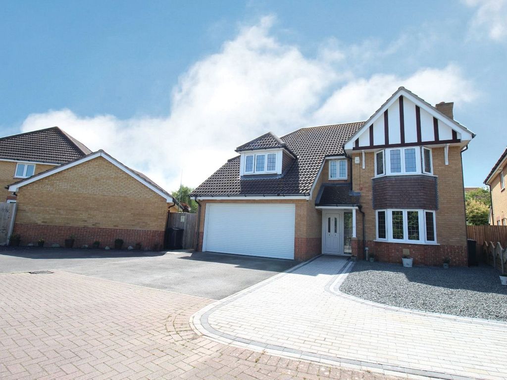 4 bed detached house for sale in Wellington Drive, LeeOnTheSolent
