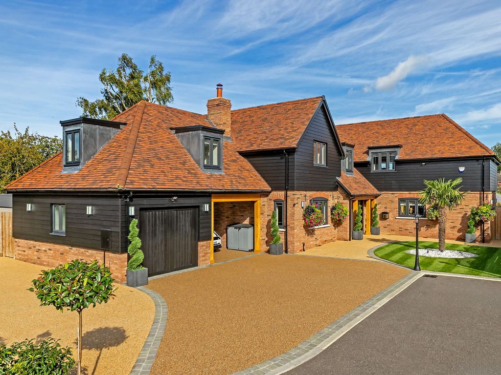 4 bed detached house for sale in Longacre, Wavendon MK17, £1,300,000