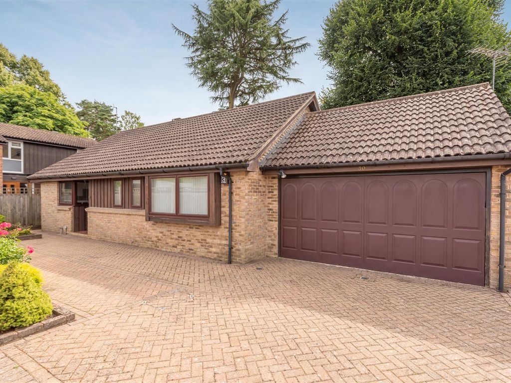 3 bed detached bungalow for sale in Cavendish Meads, Ascot SL5, £