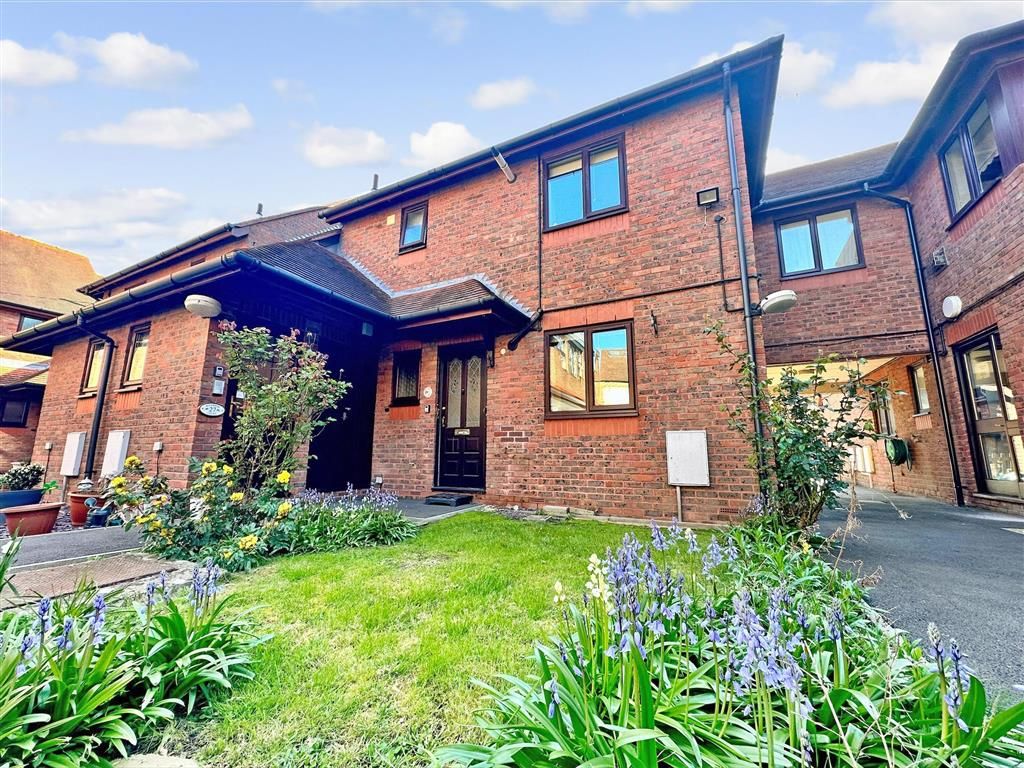1 bed flat for sale in Lyons Crescent, Tonbridge, Kent TN9 Zoopla