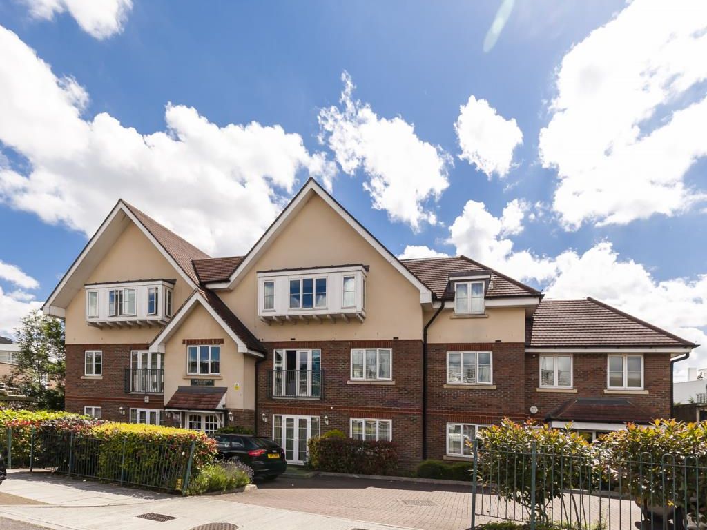 2 bed flat to rent in Christopher Court, Hendon NW4 Zoopla