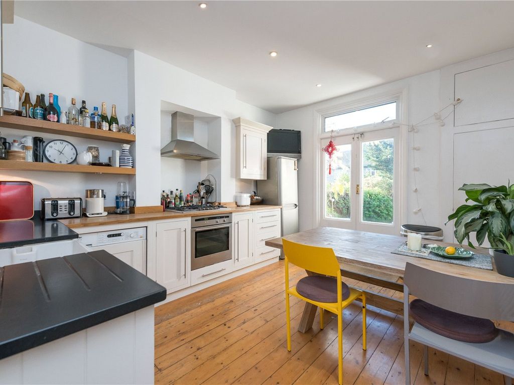 2 bed flat to rent in Hanover Road, London NW10, £2,750 pcm - Zoopla