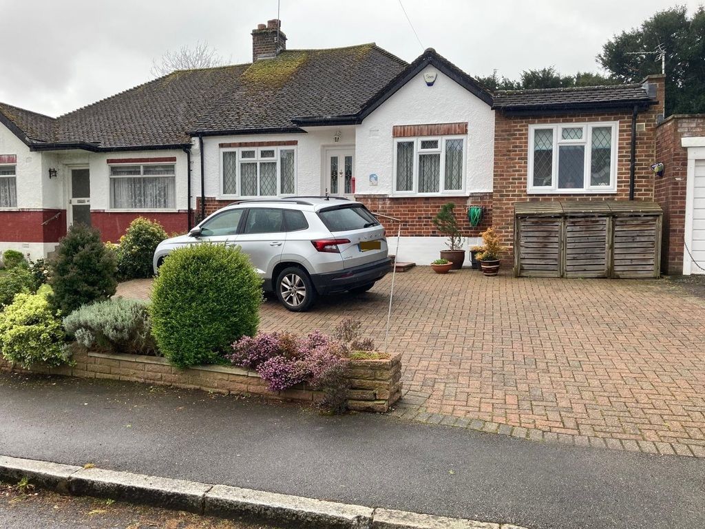 2 bed semidetached bungalow for sale in Richmond Gardens, Harrow Weald